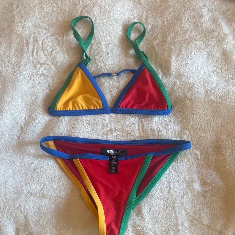Never worn beach riot bikini set- size small